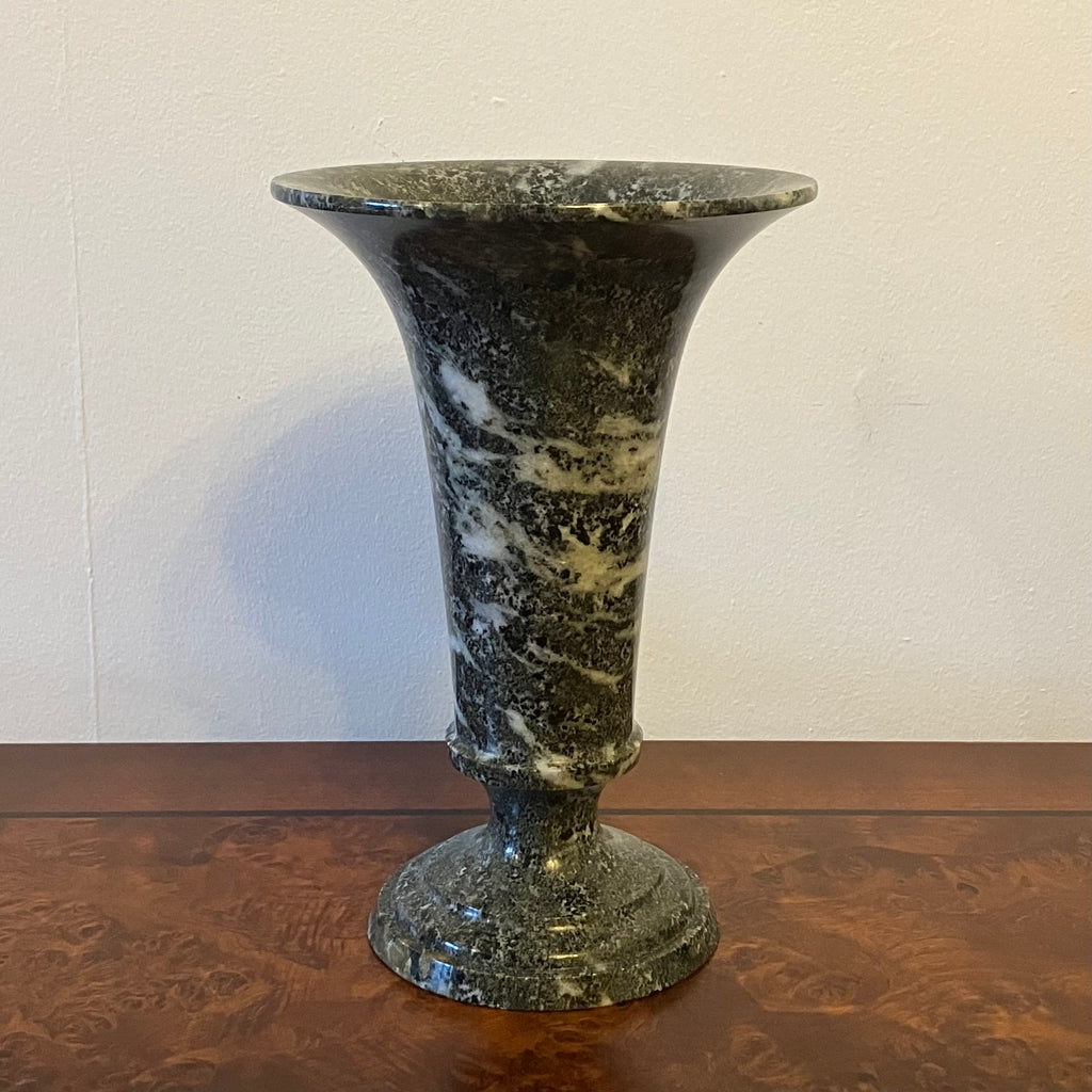 Vase in Kolmårdsmarmor