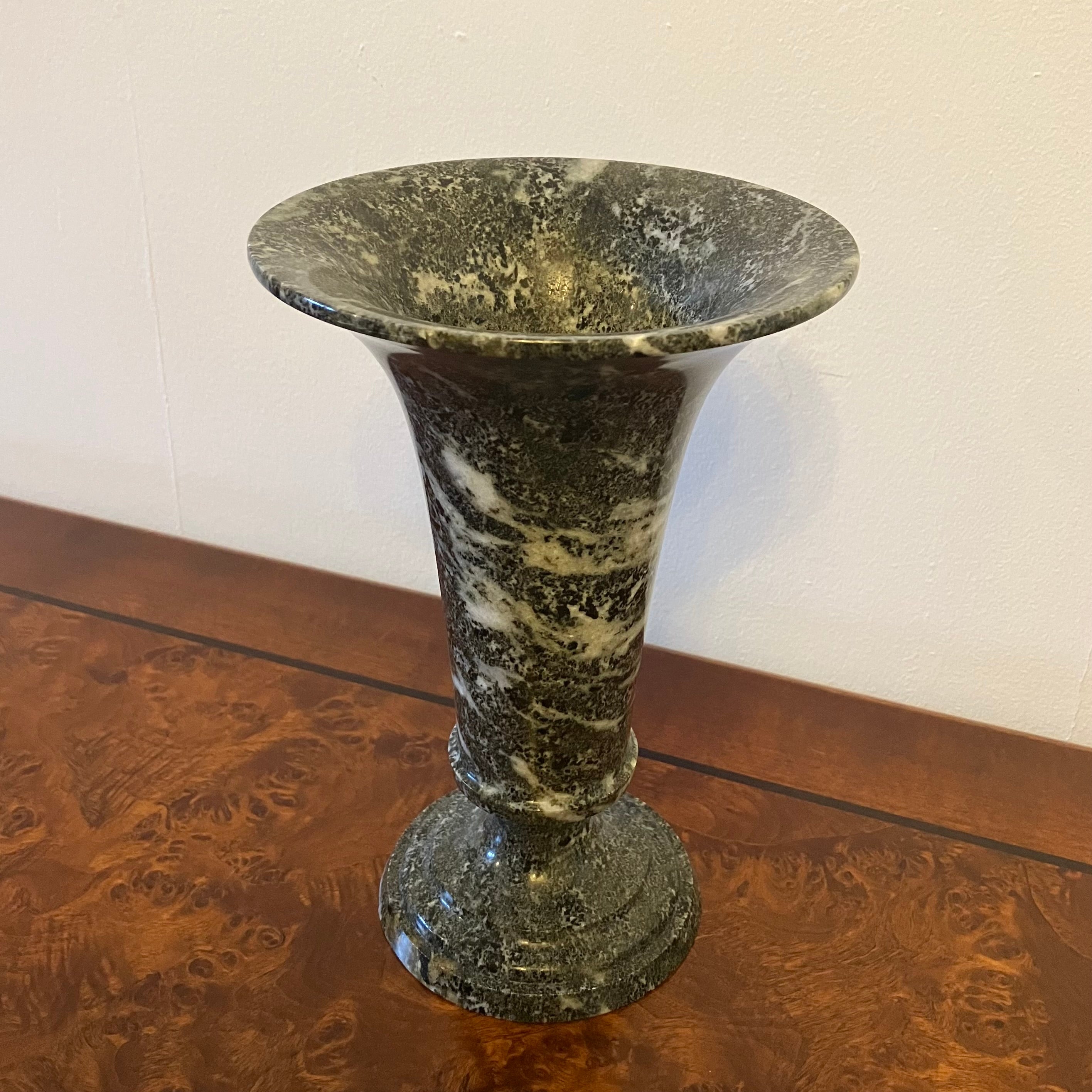 Vase in Kolmårdsmarmor