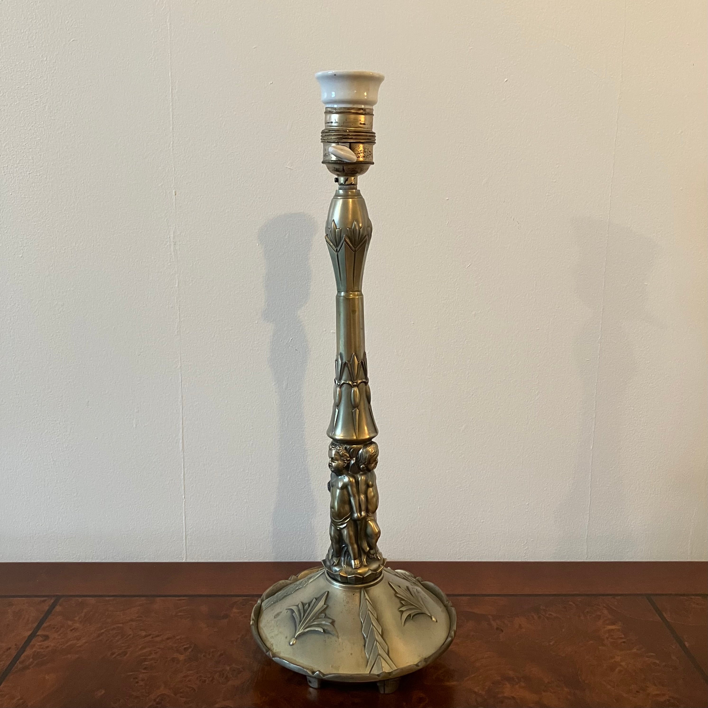 Sculptural table lamp